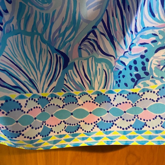 Lilly Pulitzer Lizzie top Bermuda Blue fishful thinking engineered top size L - Picture 6 of 10
